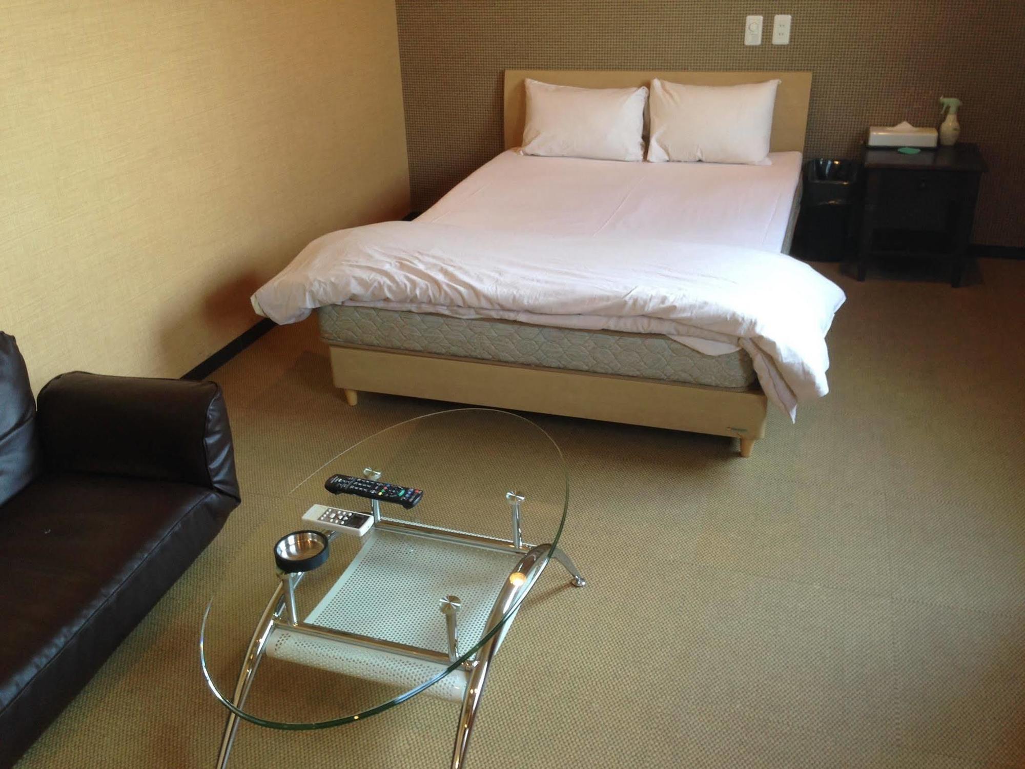 Uehonmachi Plaza Hotel (Adults Only) Osaka Exteriör bild