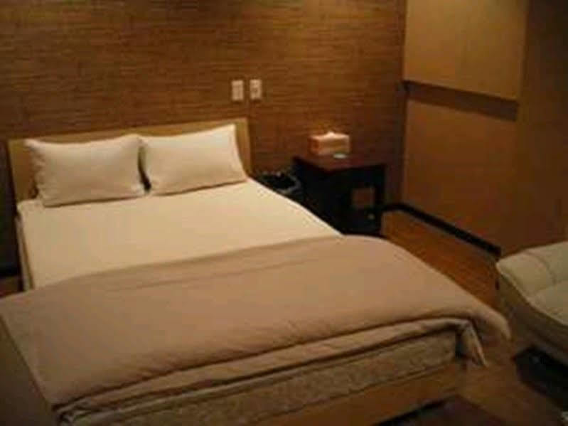 Uehonmachi Plaza Hotel (Adults Only) Osaka Exteriör bild